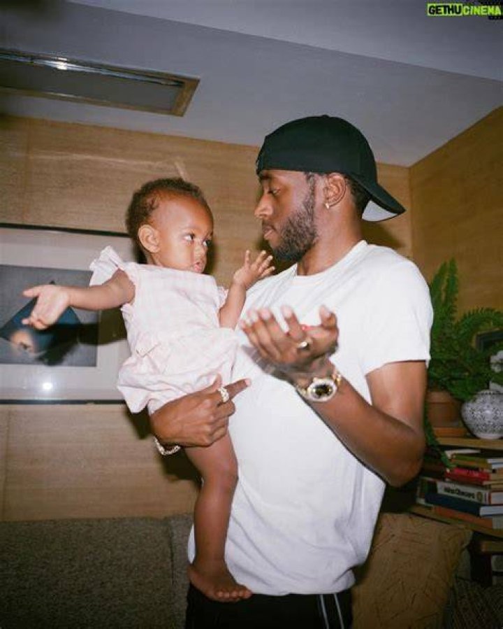6lack Biography, Age, Wife, Daughter, Height, Net Worth, Songs, Albums