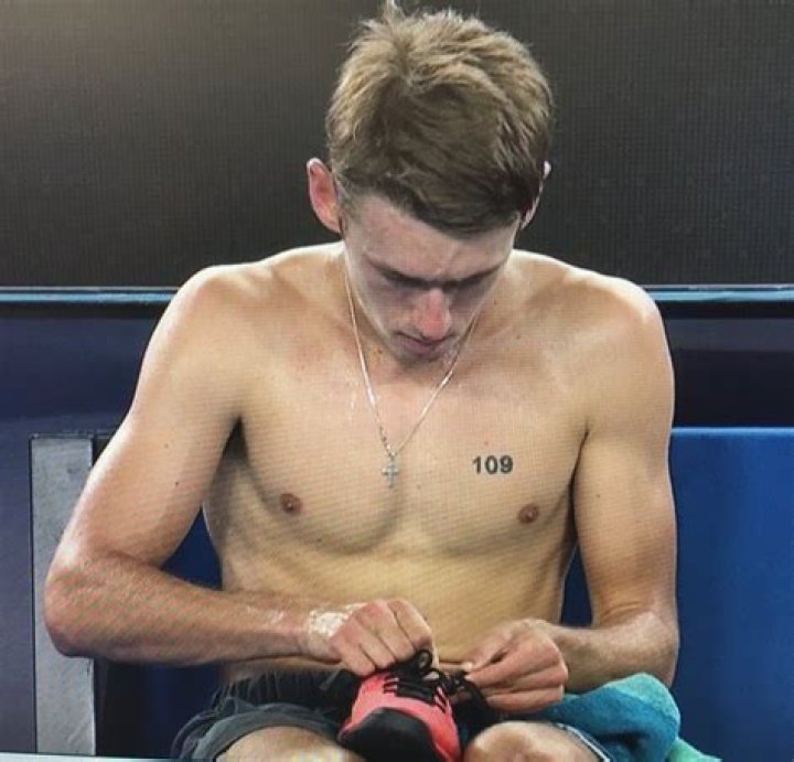 Alex de Minaur: Girlfriend, net worth, tattoos, smoking & body facts