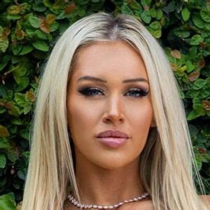 
Alex Paige Moore Age and Partner, Meet The Model On Instagram 