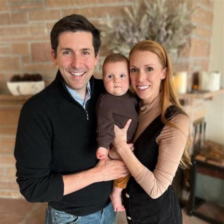 David Schwimmer – Bio, Age, Height, Wife, Net Worth, Kids, Is He Gay?