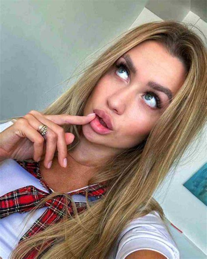
Dulce Candy Height, Weight, Net Worth, Age, Birthday, Wikipedia, Who, Nationality, Biography 