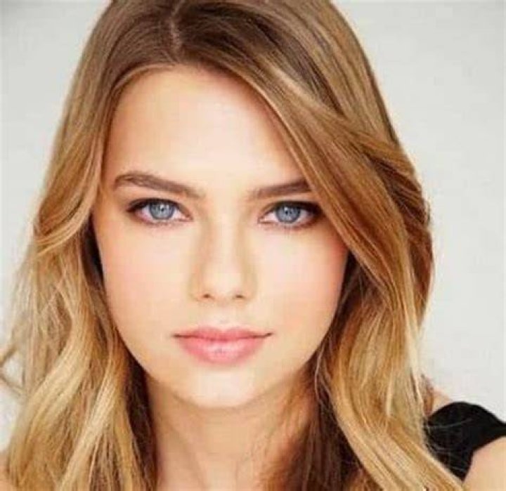 Indiana Evans Age, Height, Biography, Family, Boyfriend, Net Worth