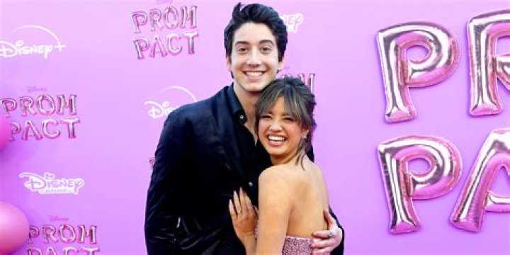 Is Peyton Elizabeth Lee Dating Milo Manheim In 2023?