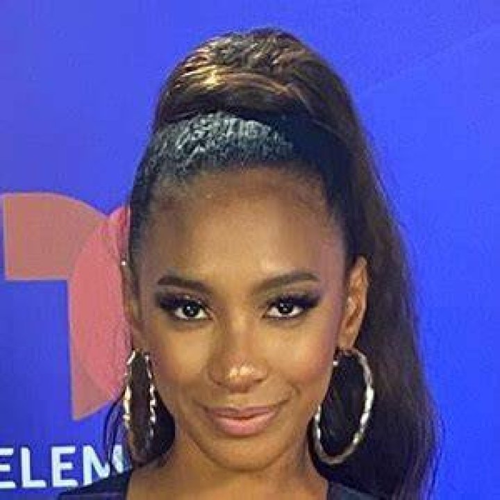 Kenia Acosta Height, Weight, Net Worth, Age, Birthday, Wikipedia, Who, Nationality, Biography