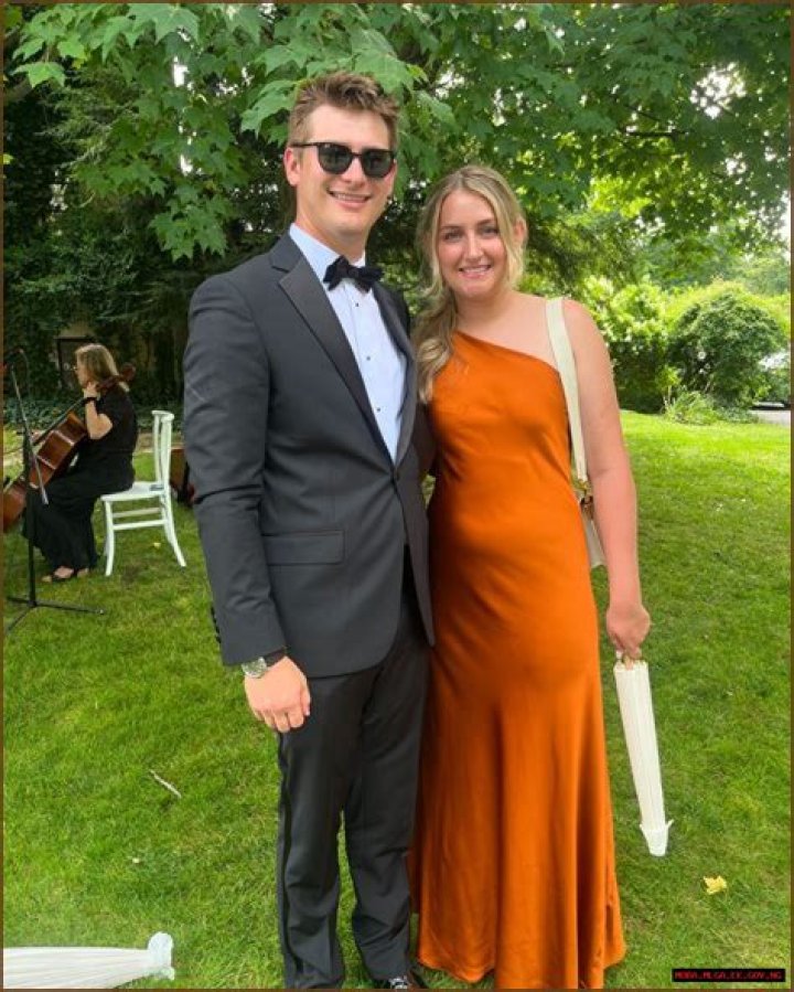 
Lachlan & Florence Stirling Age, Birthday, Wikipedia, Who, Nationality, Biography 