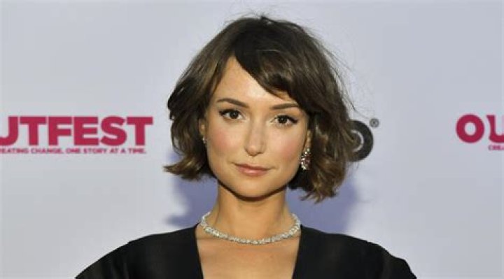 Milana Vayntrub bio, net worth, boyfriend, personal life and career