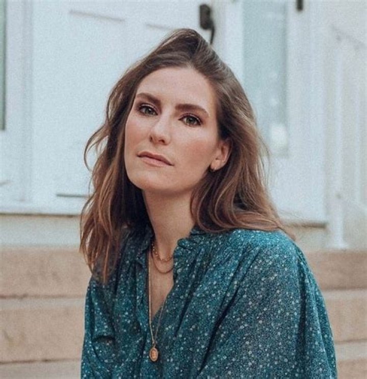 Sarah Levy Bio, Wiki, Age, Height, Husband, Sibling, Family, Parent, Salary and Net Worth