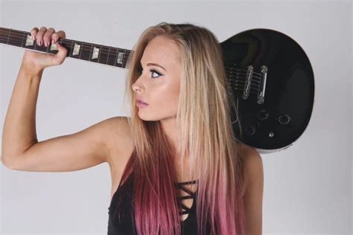 Sophie Lloyd Height, Weight, Net Worth, Age, Birthday, Wikipedia, Who, Nationality, Biography