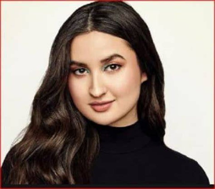 
Stephanie Poetri Height, Weight, Net Worth, Age, Birthday, Wikipedia, Who, Nationality, Biography 