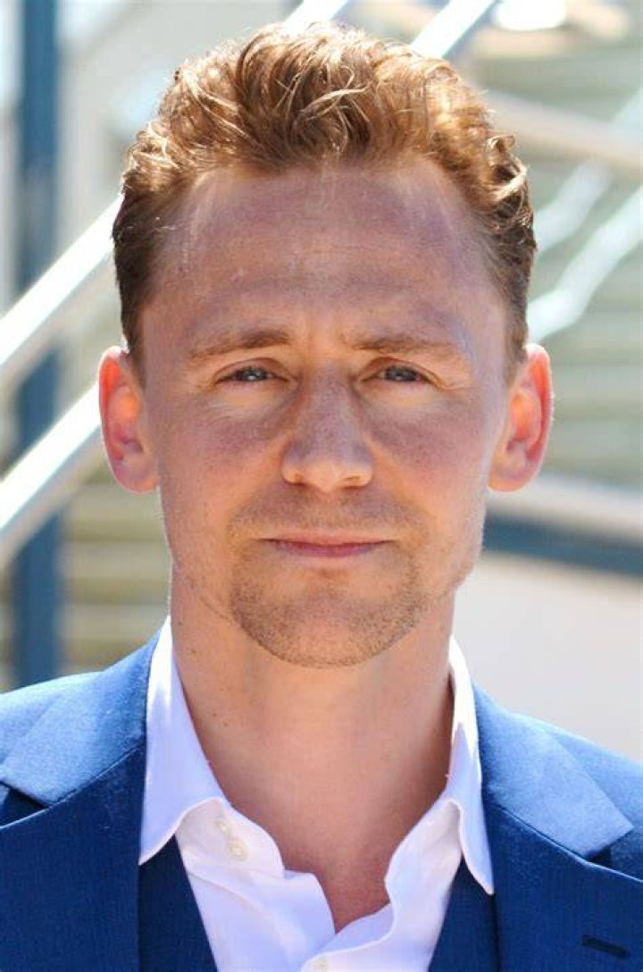 Tom Hiddleston Age, Birthday, Wikipedia, Who, Nationality, Biography