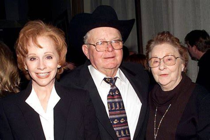 Who are Reba Mcentires Parents? Reba Mcentire Biography, Parents Name, Nationality and More