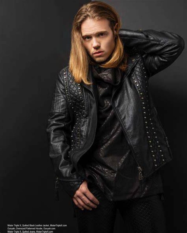Who is Reilly Dolman from ‘Travelers’ TV Series? Biography